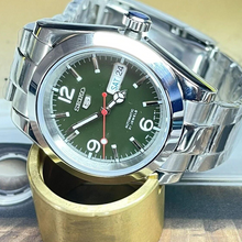 Load image into Gallery viewer, Automatic Green Dial Custom